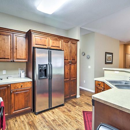Branson Home With Deck Walk To The Strip And Creek! エクステリア 写真