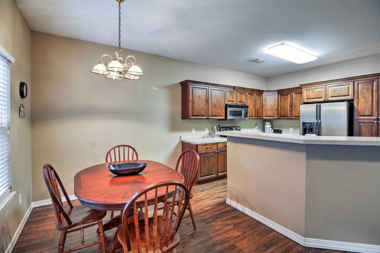 Branson Home With Deck Walk To The Strip And Creek! エクステリア 写真