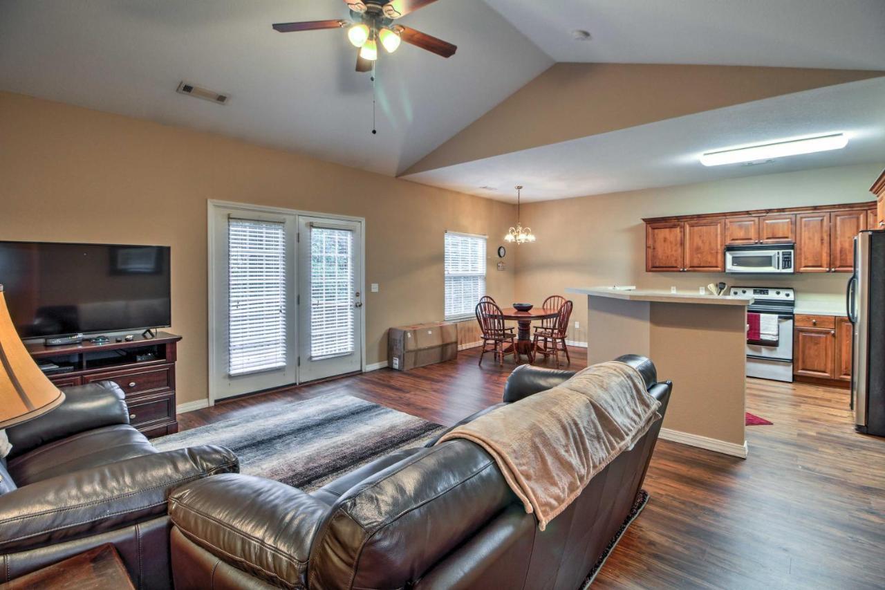 Branson Home With Deck Walk To The Strip And Creek! エクステリア 写真