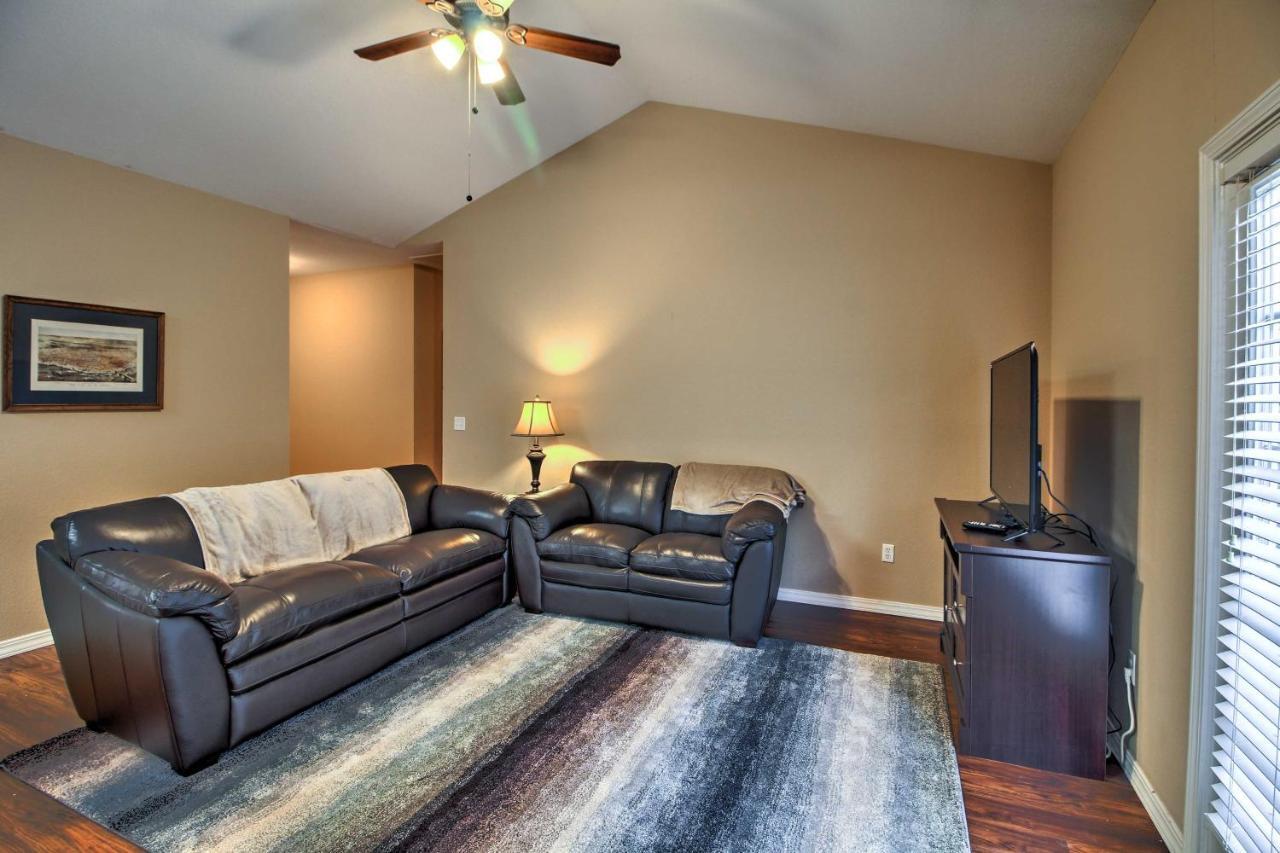 Branson Home With Deck Walk To The Strip And Creek! エクステリア 写真