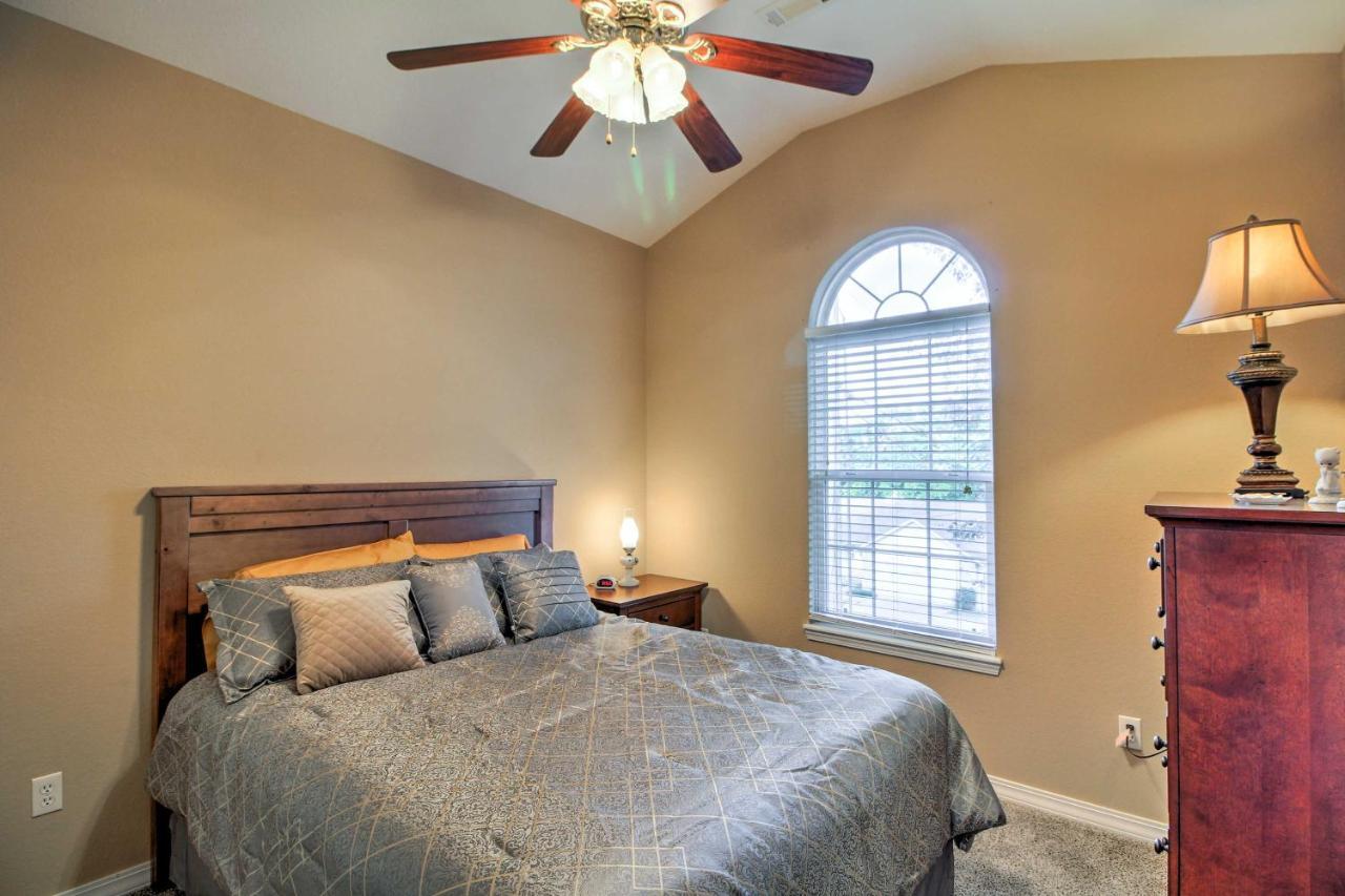 Branson Home With Deck Walk To The Strip And Creek! エクステリア 写真