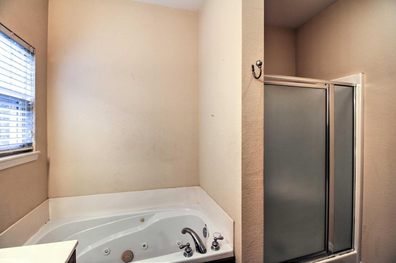 Branson Home With Deck Walk To The Strip And Creek! エクステリア 写真