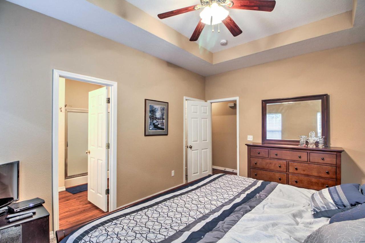 Branson Home With Deck Walk To The Strip And Creek! エクステリア 写真
