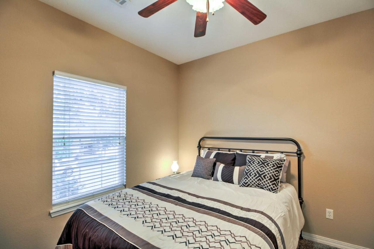 Branson Home With Deck Walk To The Strip And Creek! エクステリア 写真