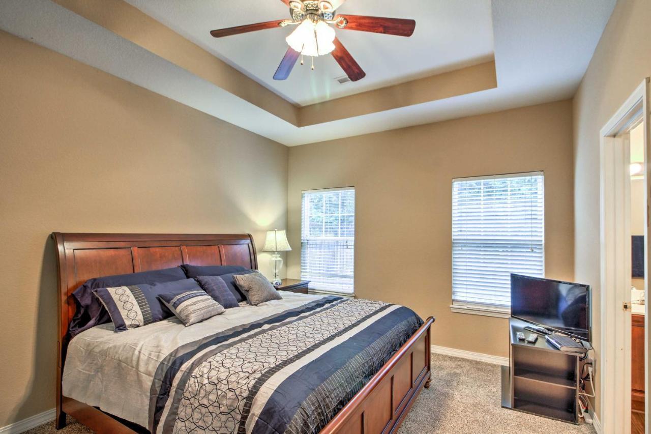 Branson Home With Deck Walk To The Strip And Creek! エクステリア 写真